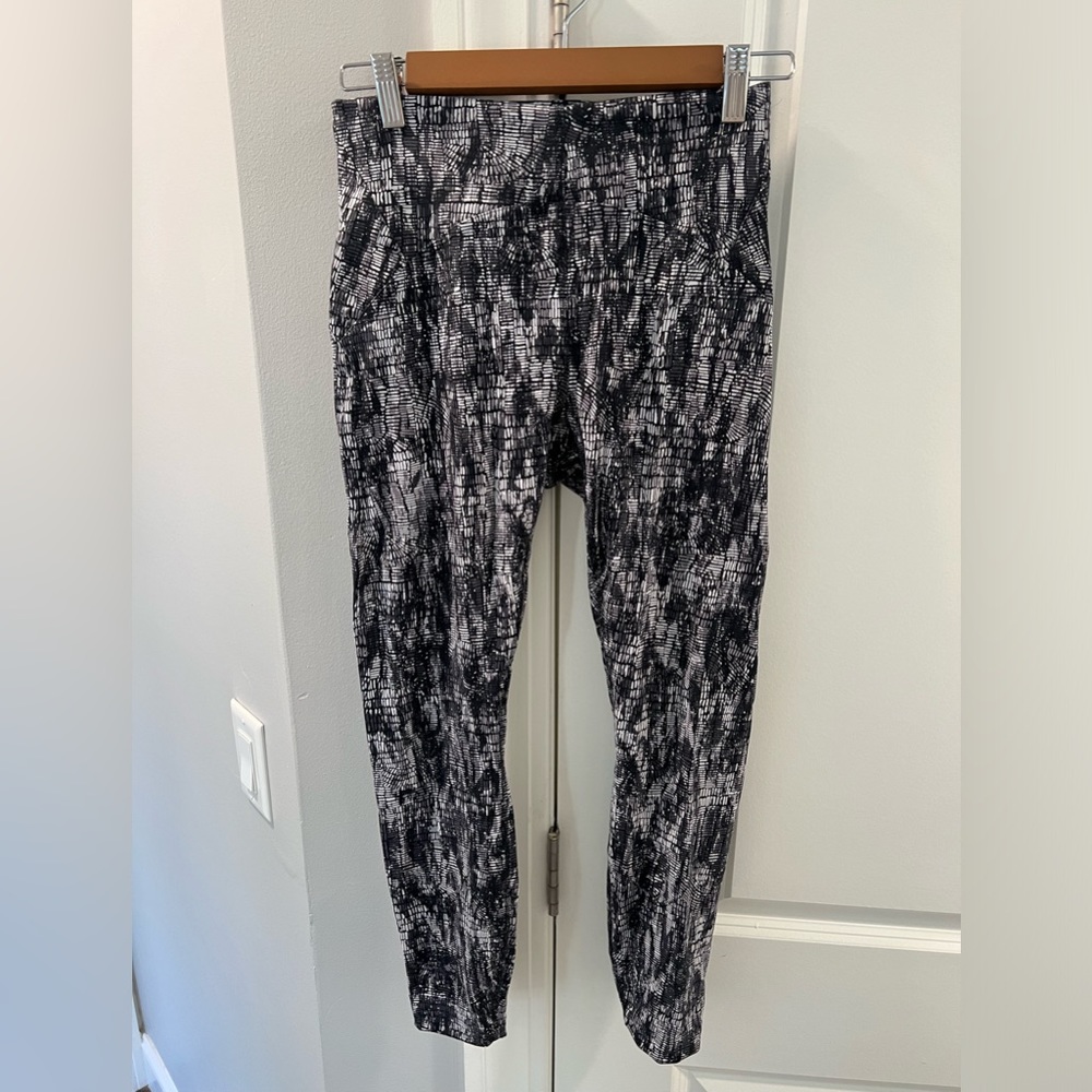 Lululemon tights size 6